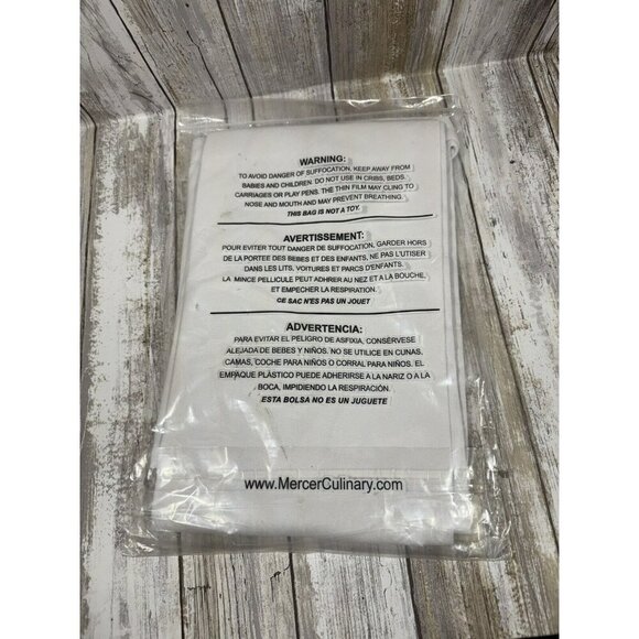 Mercer Culinary M61130WH Genesis White Poly-cotton Apron - 33" x 29" - Picture 3 of 5